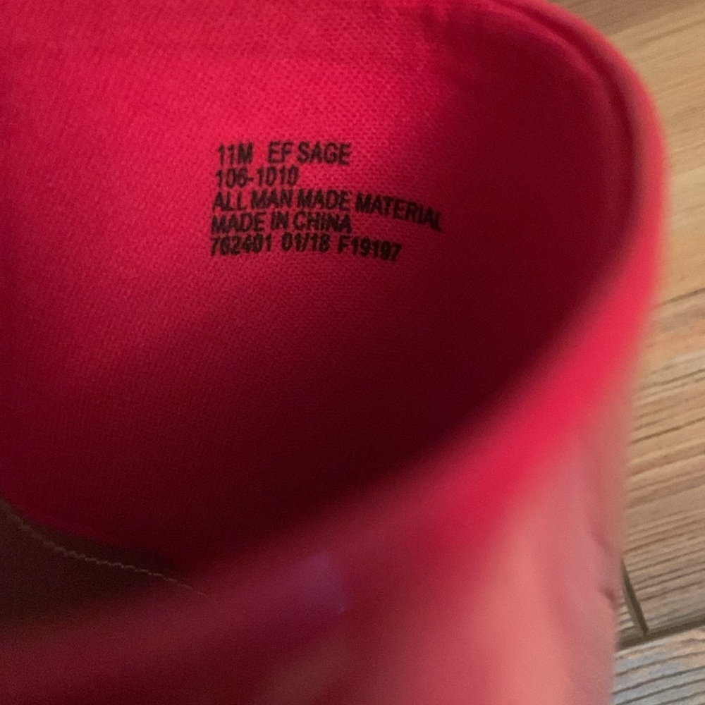 NEW East 5th Glossy Red Slip On Sandals - Picture 10 of 12